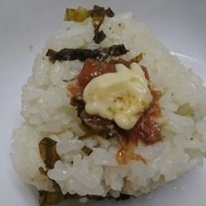 高菜漬けと梅干しとすりごまマヨの焼きおにぎり